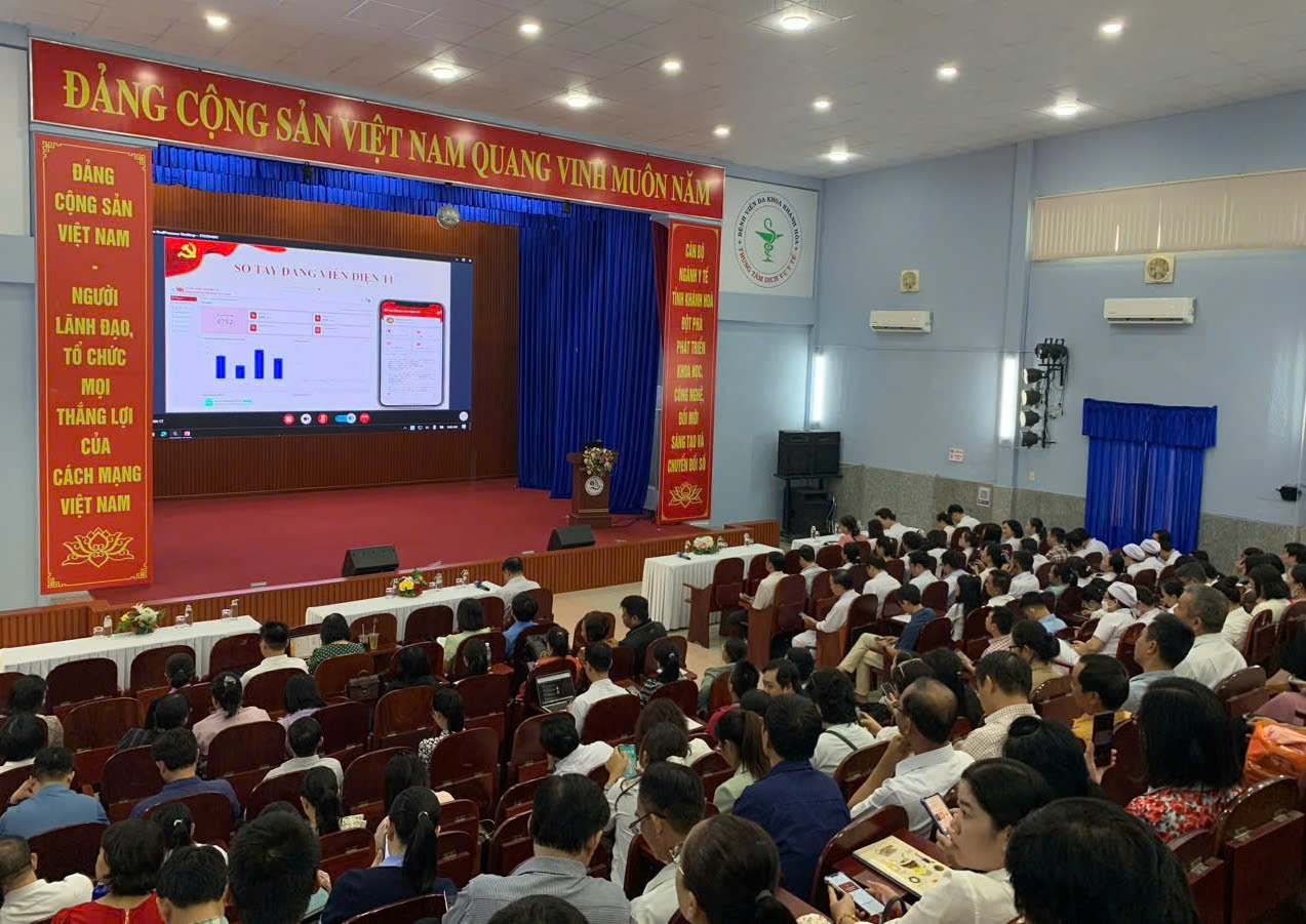 Ngành Y tế Khánh Hòa đẩy mạnh ứng dụng “Sổ tay đảng viên điện tử” trong công tác xây dựng Đảng